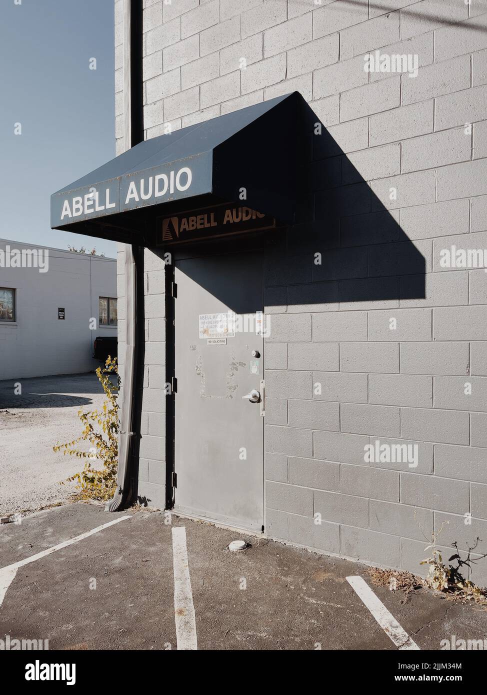 Nahaufnahme eines Straßenschildes mit Abell Audio-Text Stockfoto