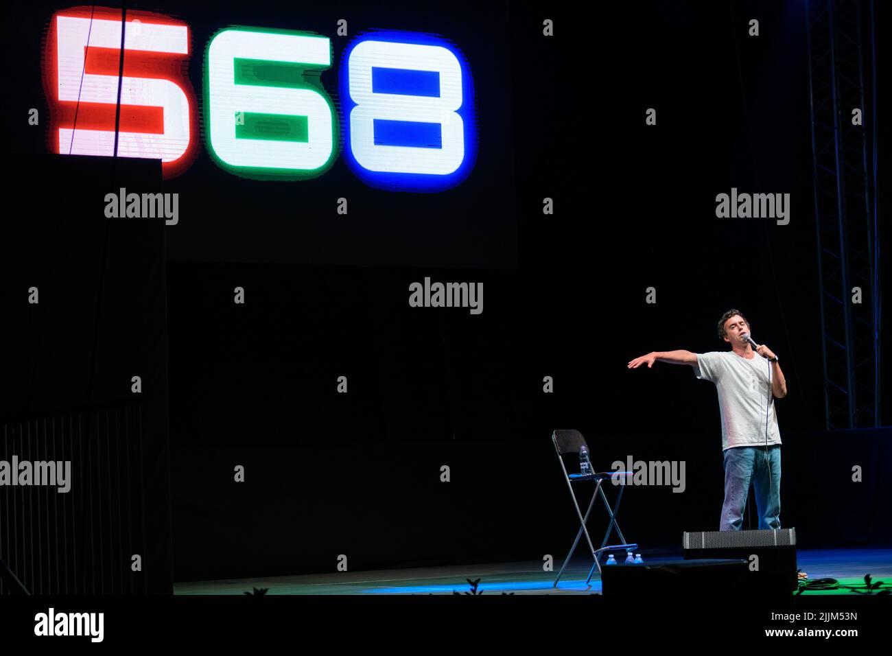 25. Juli 2022, Camaiore, Lucca, Italien: Luca Ravenna tritt auf der Bühne des Giorgio Gaber Festivals in Camaiore auf. (Bild: © Stefano Dalle Luche/Pacific Press via ZUMA Press Wire) Stockfoto