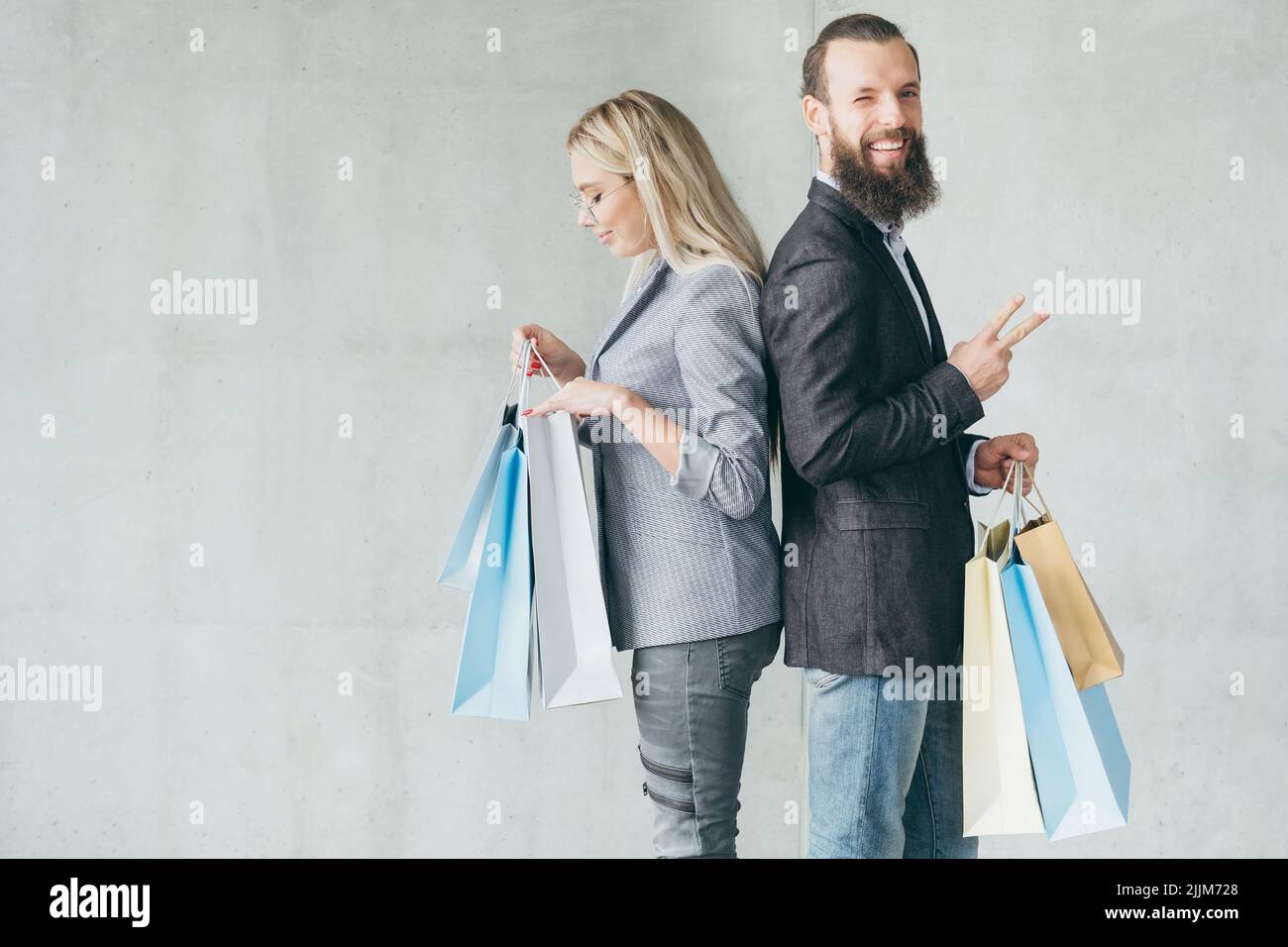 Familie Freizeit lächelnden Mann erfreut Kauf Taschen Stockfoto