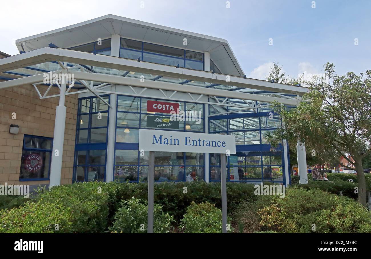 Haupteingang des Krankenhauses beim NHS, im Warrington Krankenhaus, Lovely Lane, Warrington, Cheshire, ENGLAND, GROSSBRITANNIEN, WA5 1QG Stockfoto