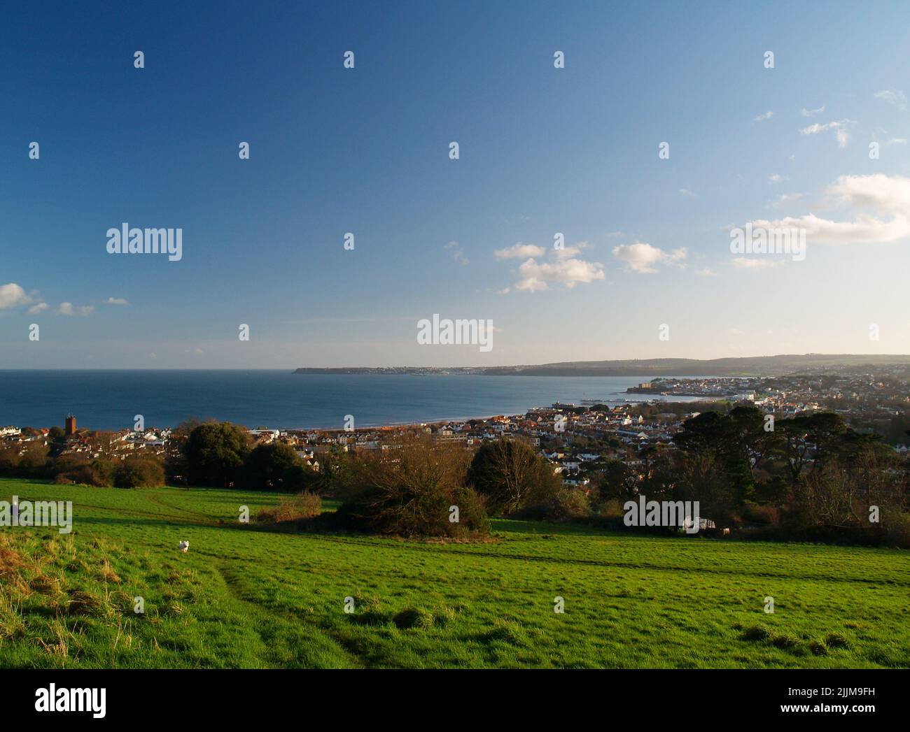 Blick über die Tor Bay von Preston Sands und Paignton nach Berry Head Brixham, wenn die Sonne im Westen, Süden von Devon, Südwest-England untergeht. Stockfoto