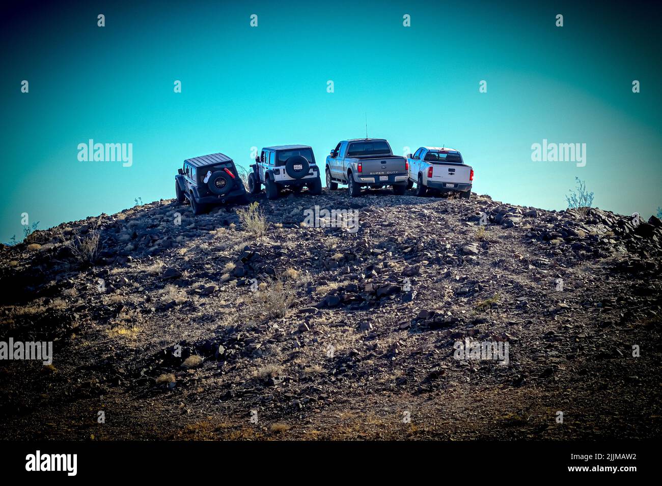 Eine Reihe von Black Jeep Wrangler JLU im Freien in Big Bear, San Bernardino, Südkalifornien Stockfoto