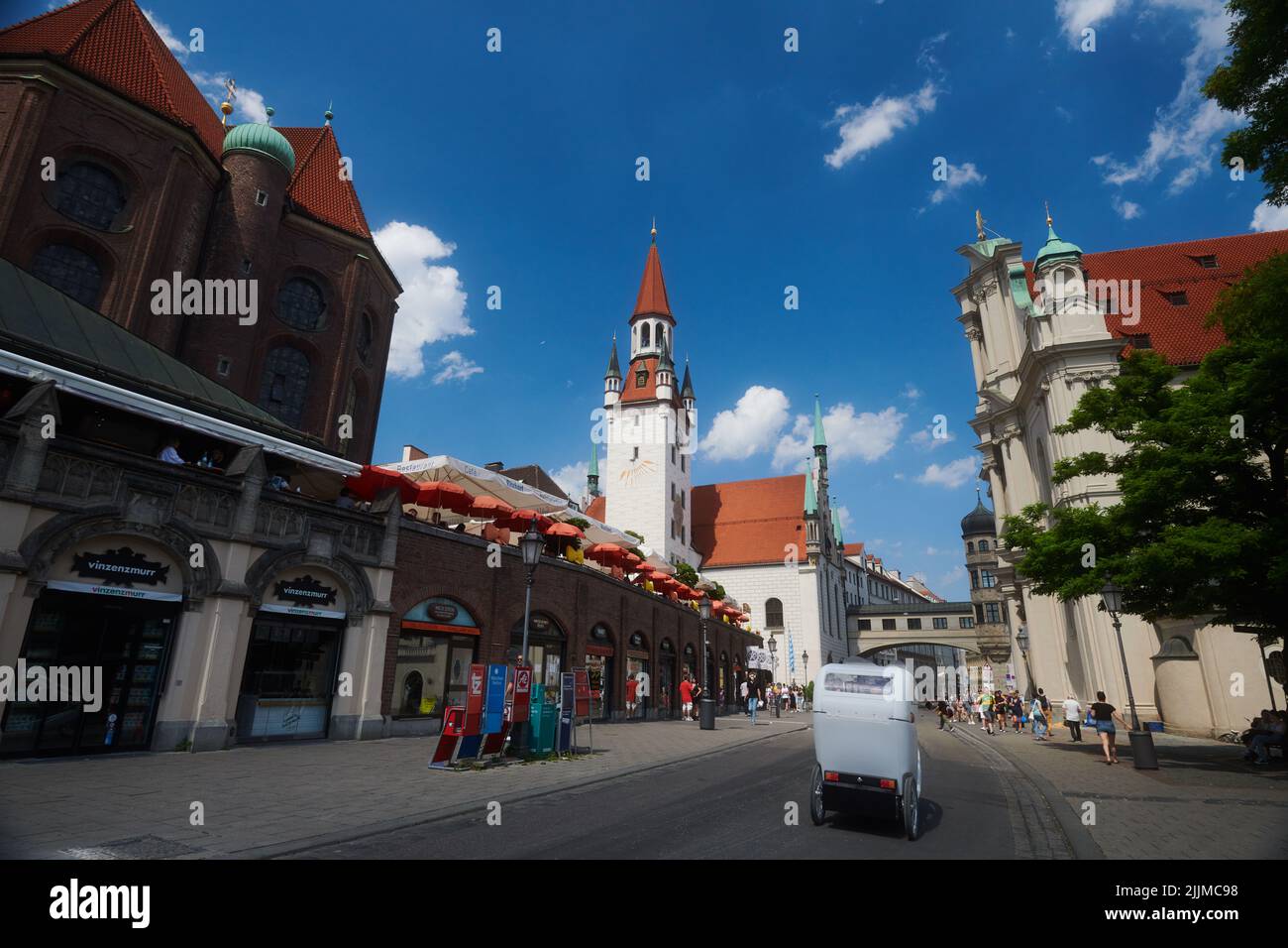 Wahrzeichen Marienplatz und das Radshaus im Münchner Stadtzentrum in Bayern Stockfoto