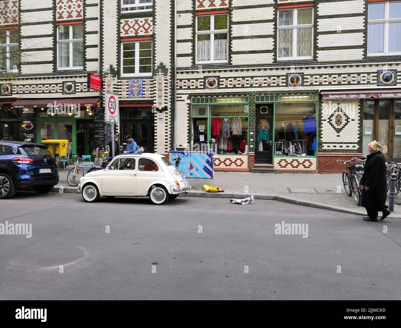 Eine schöne Aufnahme einer Straße in Berlin Stockfoto