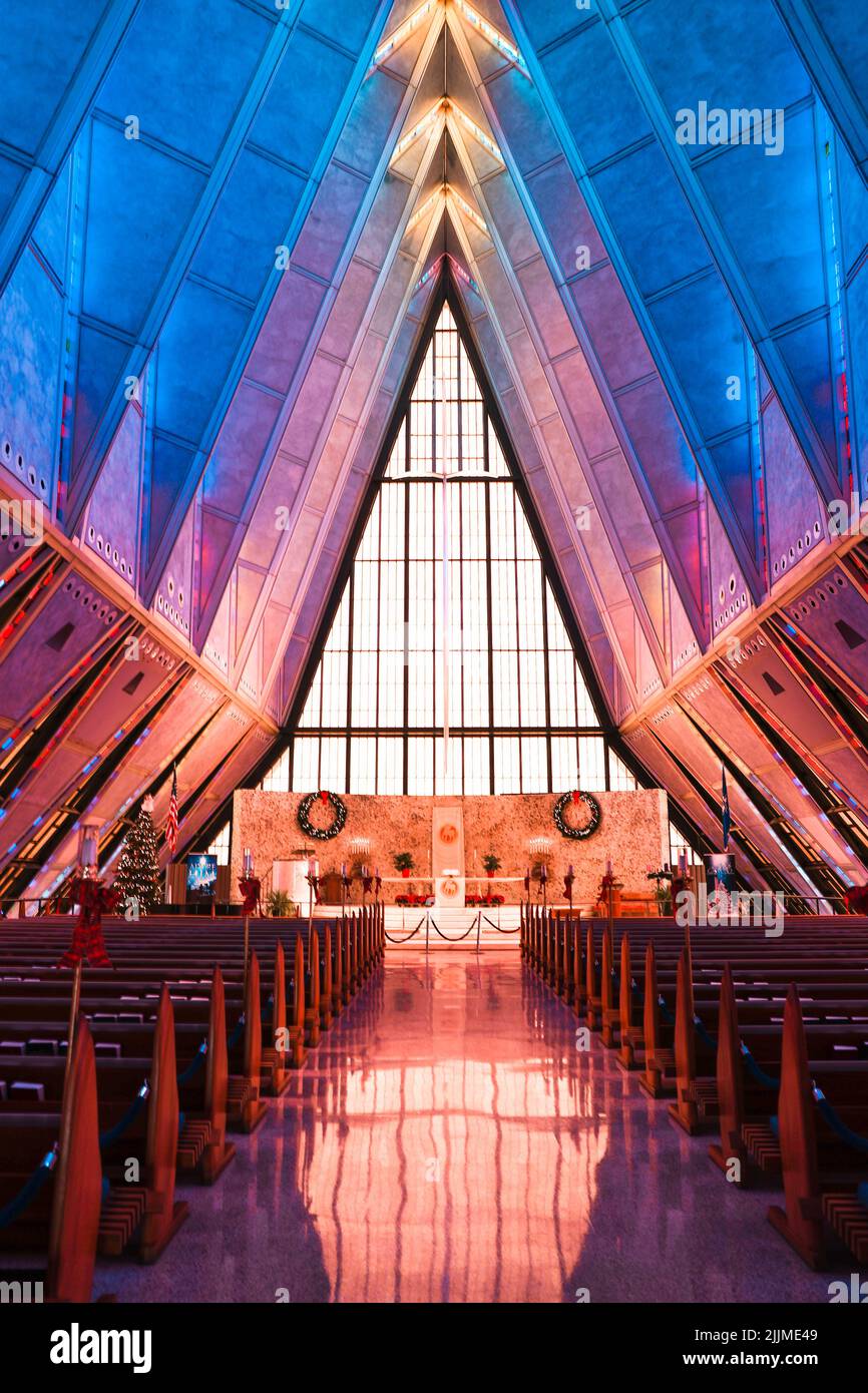 Eine Innenansicht der Cadet Chapel der US Air Force Academy in Colorado Springs, USA Stockfoto