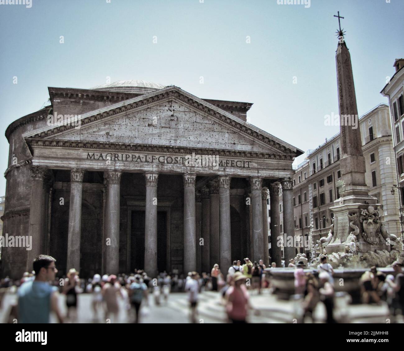 Nahaufnahme eines Pantheons in Rom an einem Sommermorgen Stockfoto