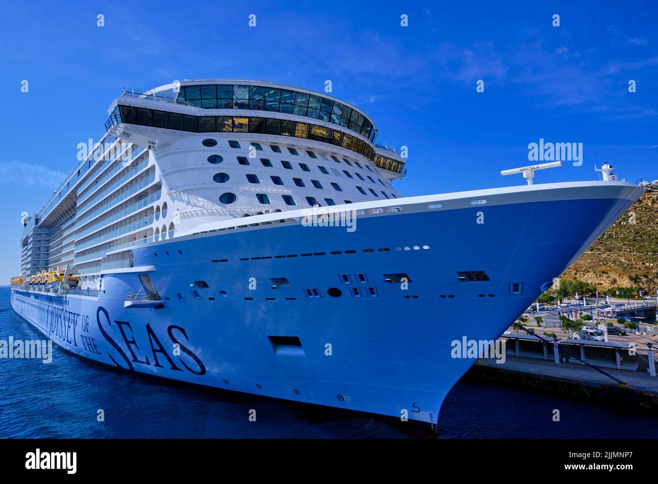 Griechenland, Kykladen, Mykonos-Insel, Chora, Mykonos-Stadt, Kreuzfahrt-Schiff Odyssey of the Seas Stockfoto