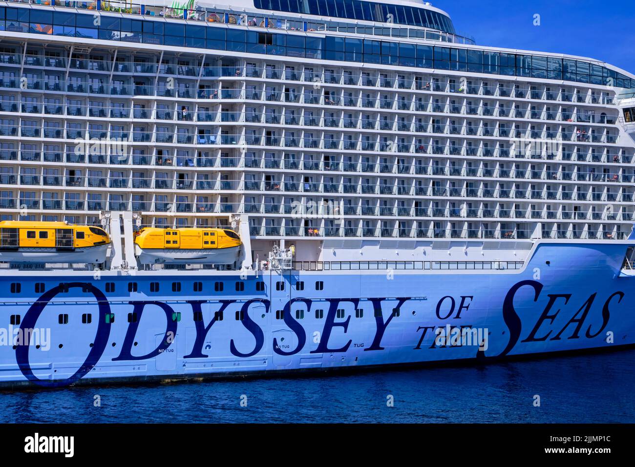 Griechenland, Kykladen, Mykonos-Insel, Chora, Mykonos-Stadt, Kreuzfahrt-Schiff Odyssey of the Seas Stockfoto