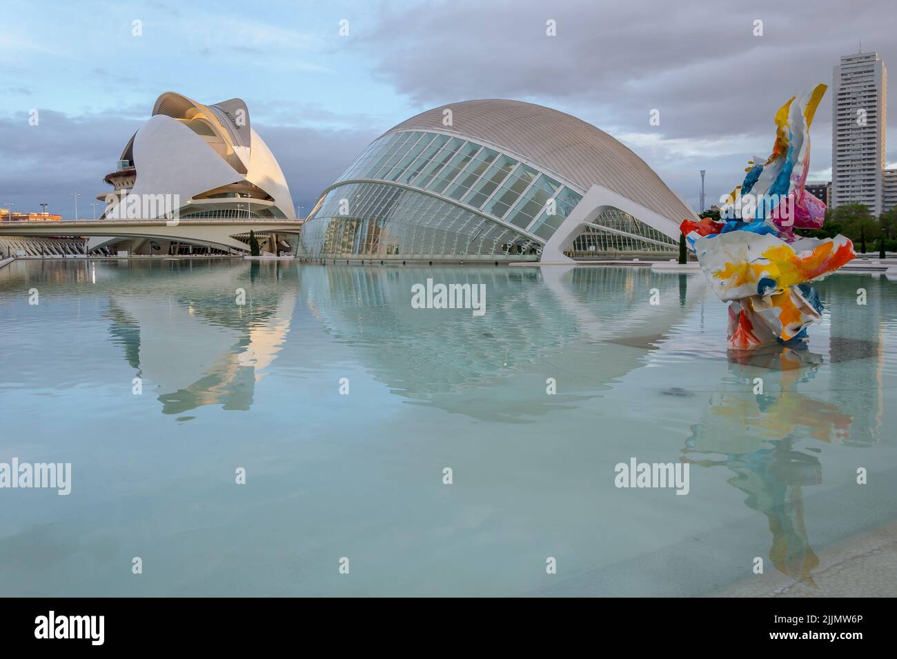 Architektonisches Detail der Stadt der Künste und Wissenschaften, einem kulturellen und architektonischen Komplex in der Stadt Valencia, Spanien Stockfoto