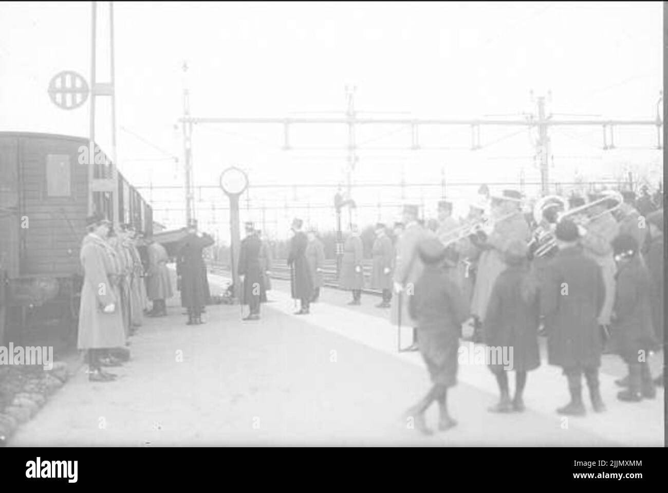 Militärprozession bei Transport durch Verstorbene bei 3 SKV. Der Musikchor wird von dem Musikfanatiler C. Borgman geleitet. Stockfoto