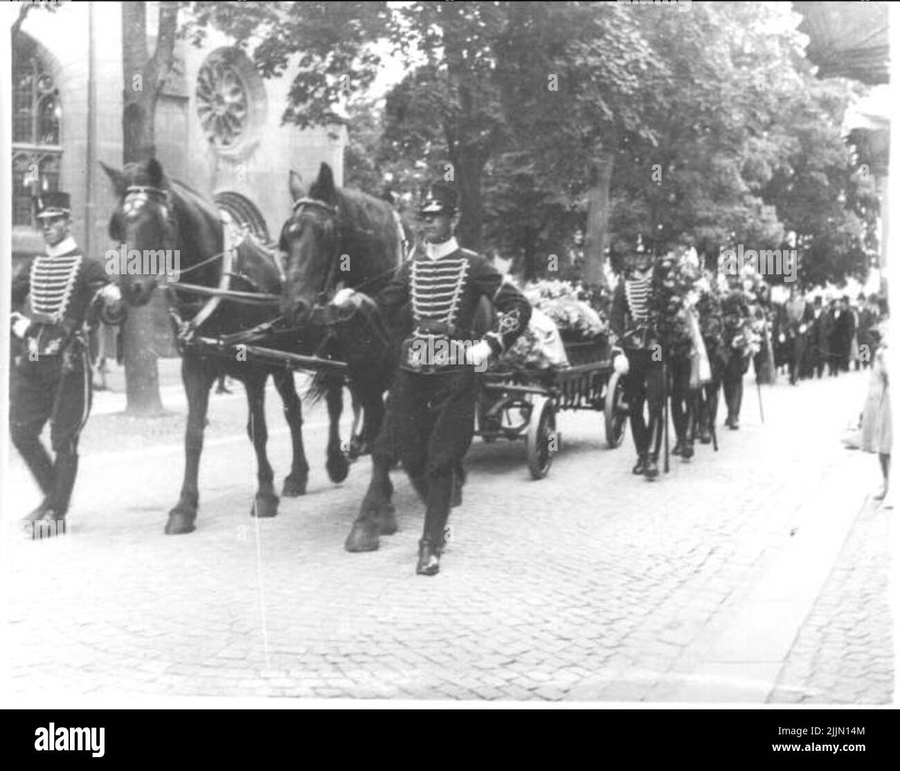 Colonel C E Knös Funeral 22/7 1936. Der Sarg auf dem Weg von der Kirche St. Helena. Stockfoto