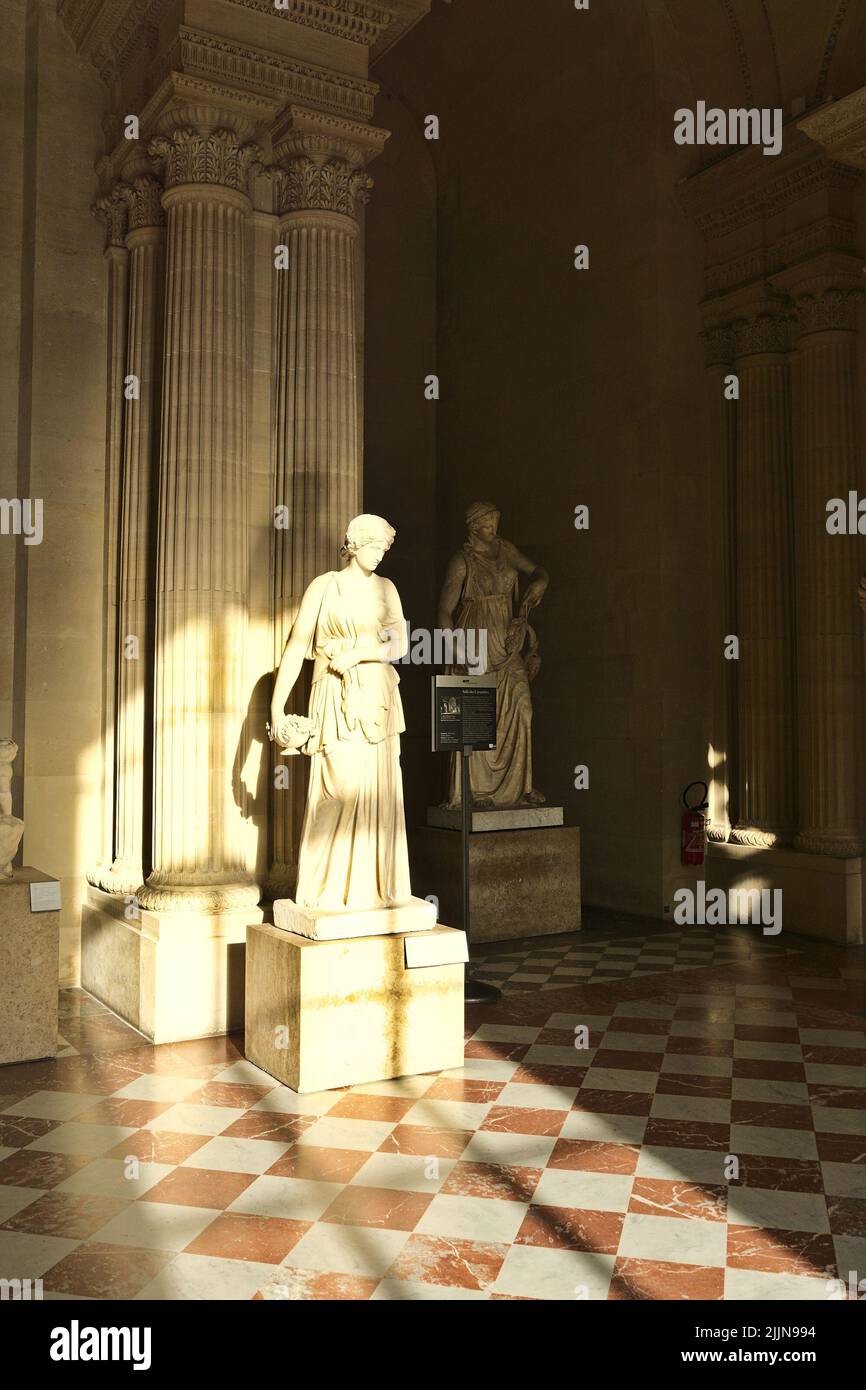Der Saal für klassisch griechische und hellenistische Kunst im Louvre in Paris, Frankreich Stockfoto