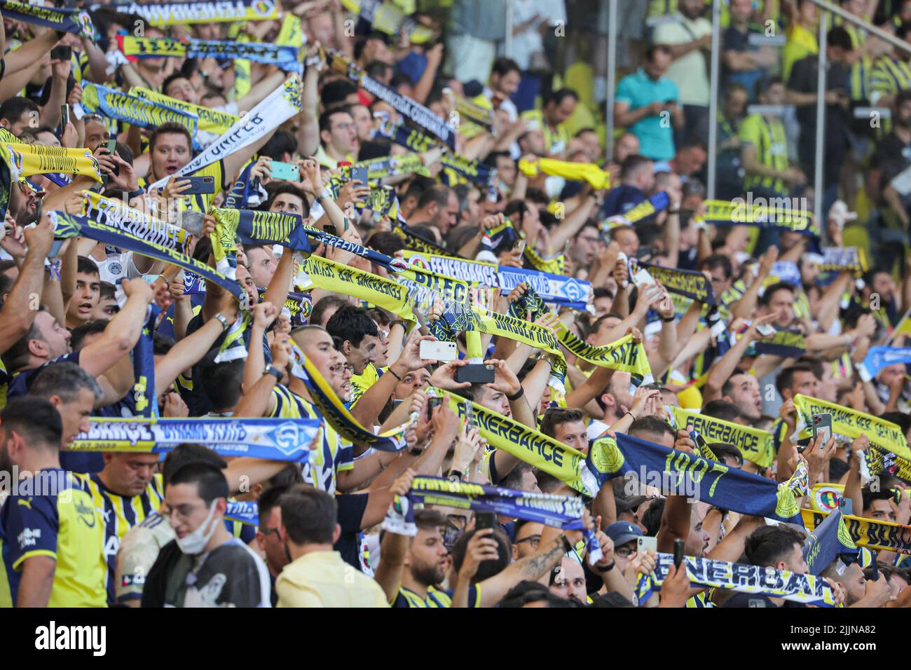 ISTANBUL, TÜRKEI - 27. JULI: Während des Champions-League-Qualifikationsspiel zwischen Fenerbahce und Dinamo Kiev am 27. Juli 2022 im Sukrun Saracoglu-Stadion in Istanbul, Türkei (Foto: Orange Pictures) Stockfoto