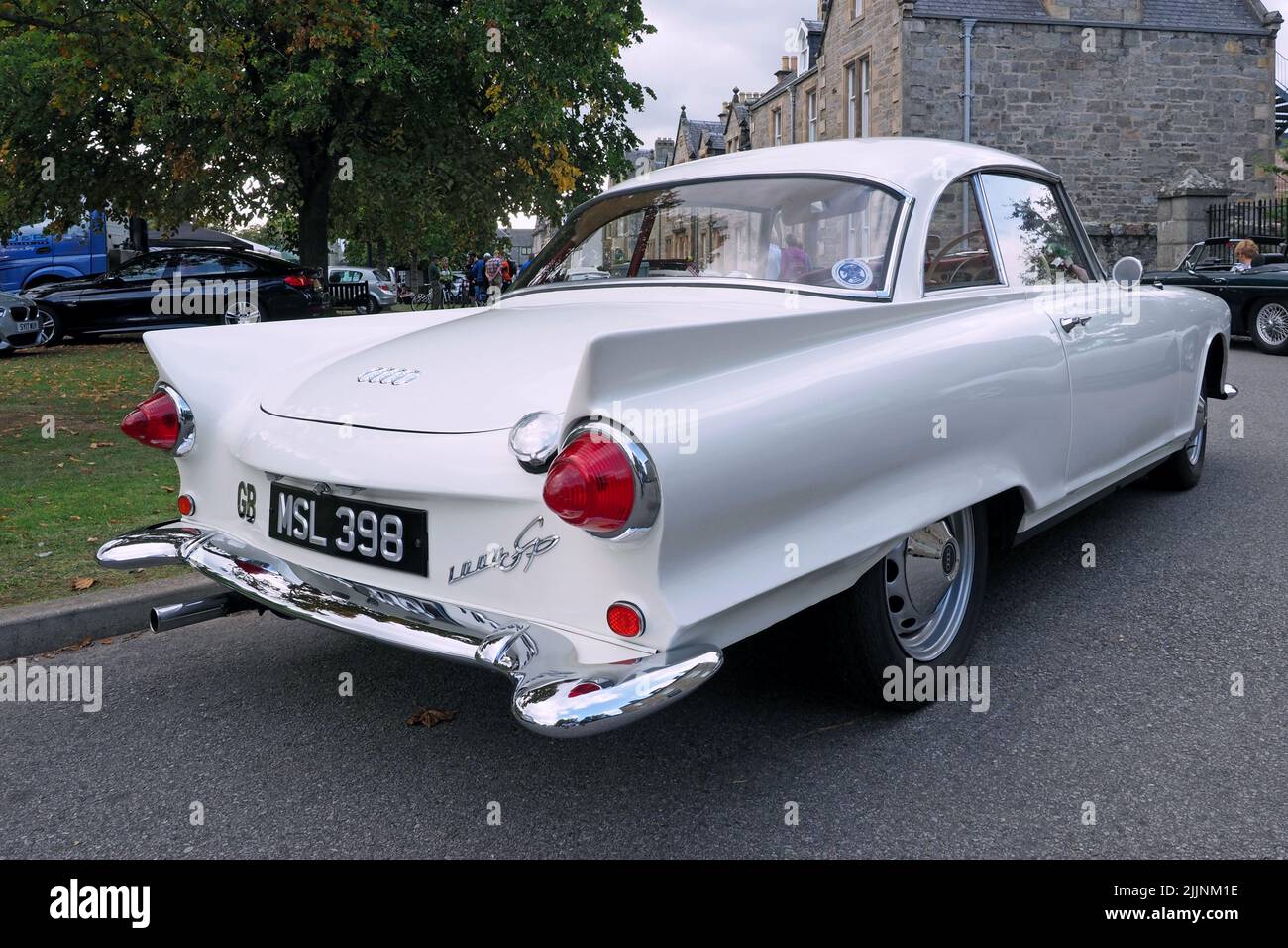 Rückansicht eines Auto Union 1000 Sp Coupés in Weiß mit einem 1lt-Motor. Erbaut 1961. Stockfoto