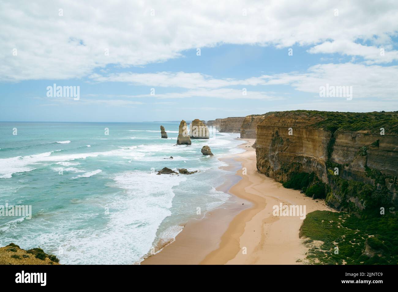 Die 12 Apostles landschaftlich reizvolle Touristenattraktion entlang der Great Ocean Road an der Südküste von Victoria. Roadtrip nach Australien. Stockfoto