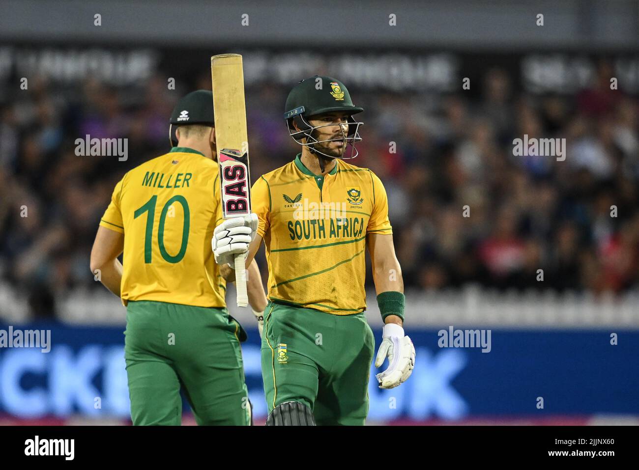 Bristol, Großbritannien. 27.. Juli 2022. Reeza Hendricks aus Südafrika feiert ein halbes Jahrhundert (50 Runs) . Kredit: Nachrichten Bilder LTD/Alamy Live Nachrichten Stockfoto