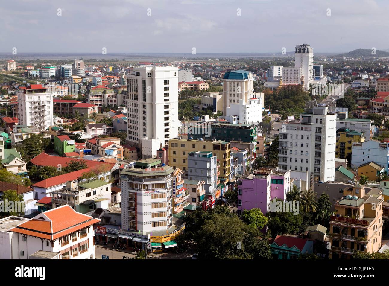 Hue, Vietnam - 14. Dezember 2012: Blick auf die Skyline der Innenstadt von Hue, Thua Thien – Provinz Hue, Vietnam. Stockfoto