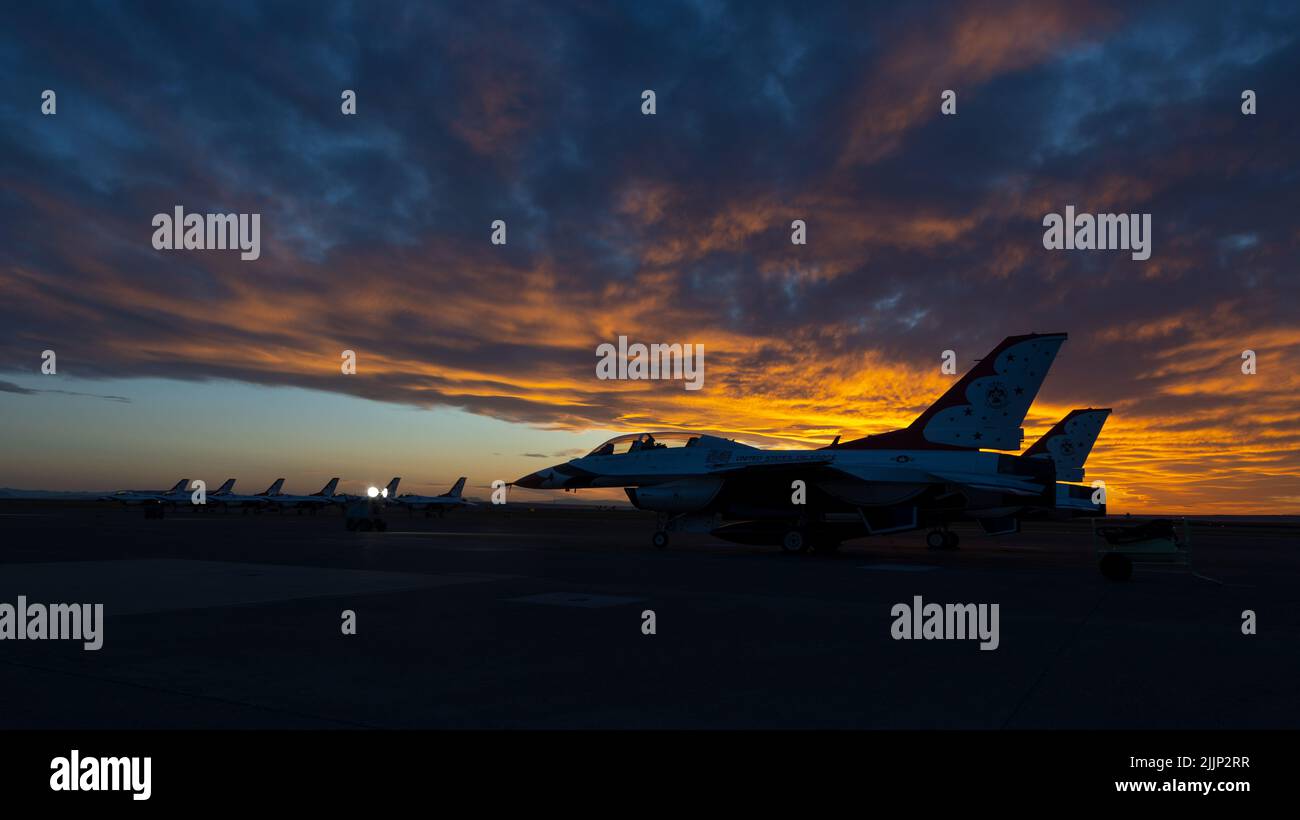 Das US Air Force Air Demonstration Squadron 'Thunderbirds' F16