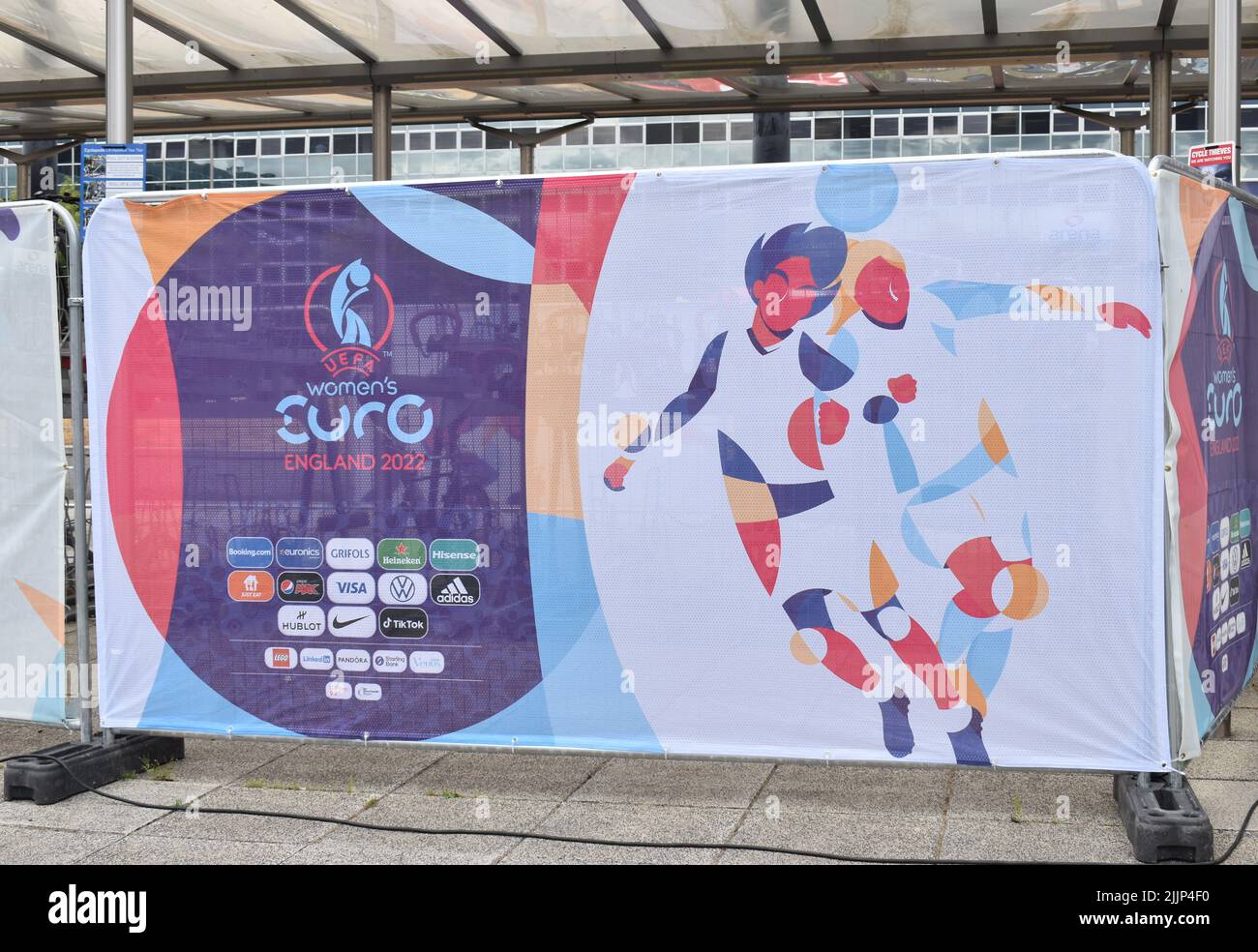 Plakatwand für die UEFA Womens Euro 2022 in der Fanzone am Station Square, Milton Keynes. Stockfoto