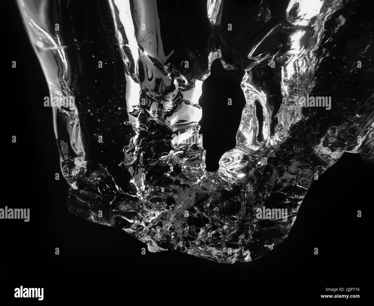 Nahaufnahme eines Eisfriedens auf einem schwarzen, isolierten Hintergrund Stockfoto