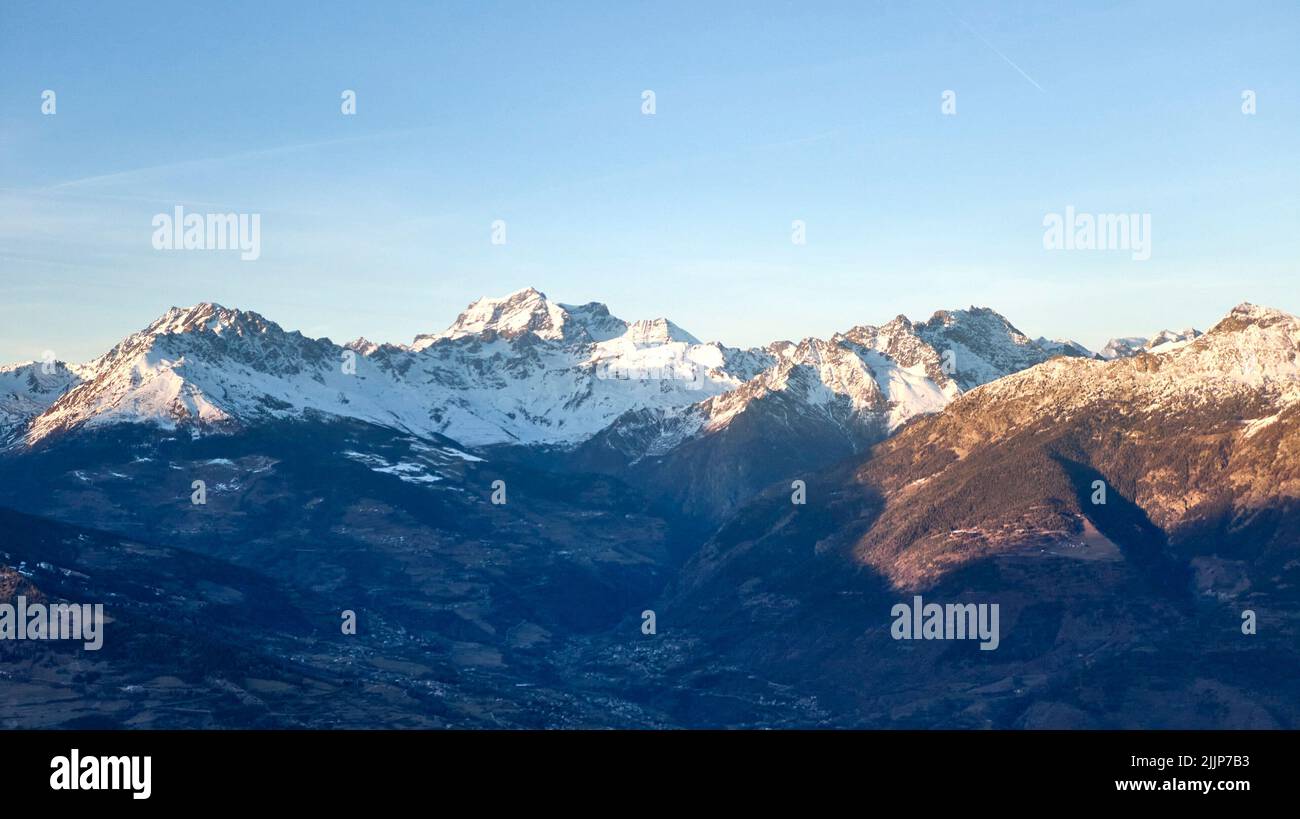 Eine schöne Landschaft von Alpen und Monte Bianco aus Pila (Aostatal, Italien) Stockfoto