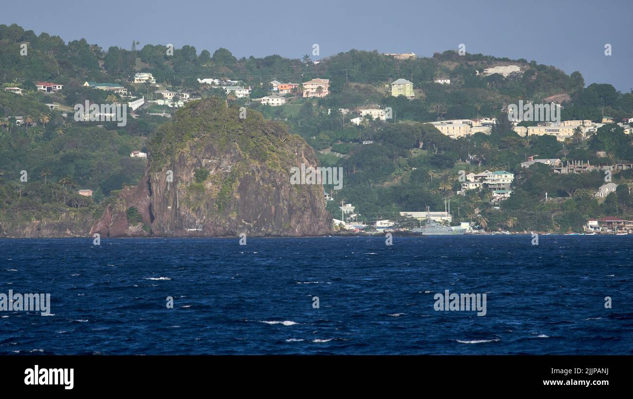 Ein schöner Blick auf die Klippe in der Karibik Stockfoto