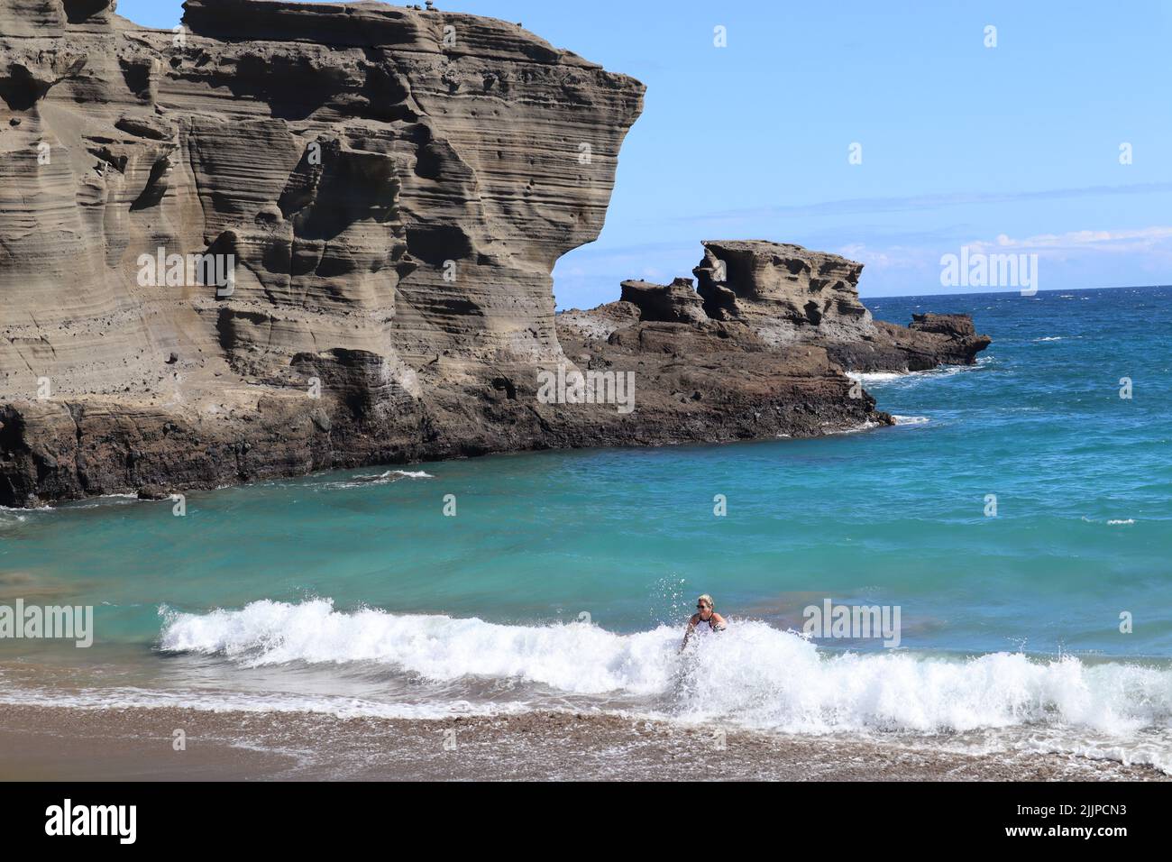 Ein natürlicher Blick auf den Papakolea Green Sand Beach auf der hawaiianischen Insel Kona, Hawaii Stockfoto