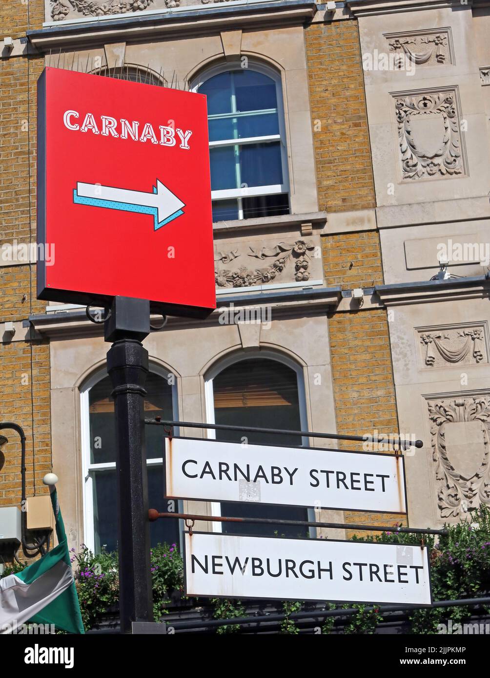 Carnaby hier entlang, Carnaby Street und Newburgh Street in Soho, London, England, UK, W1F 9PF Stockfoto
