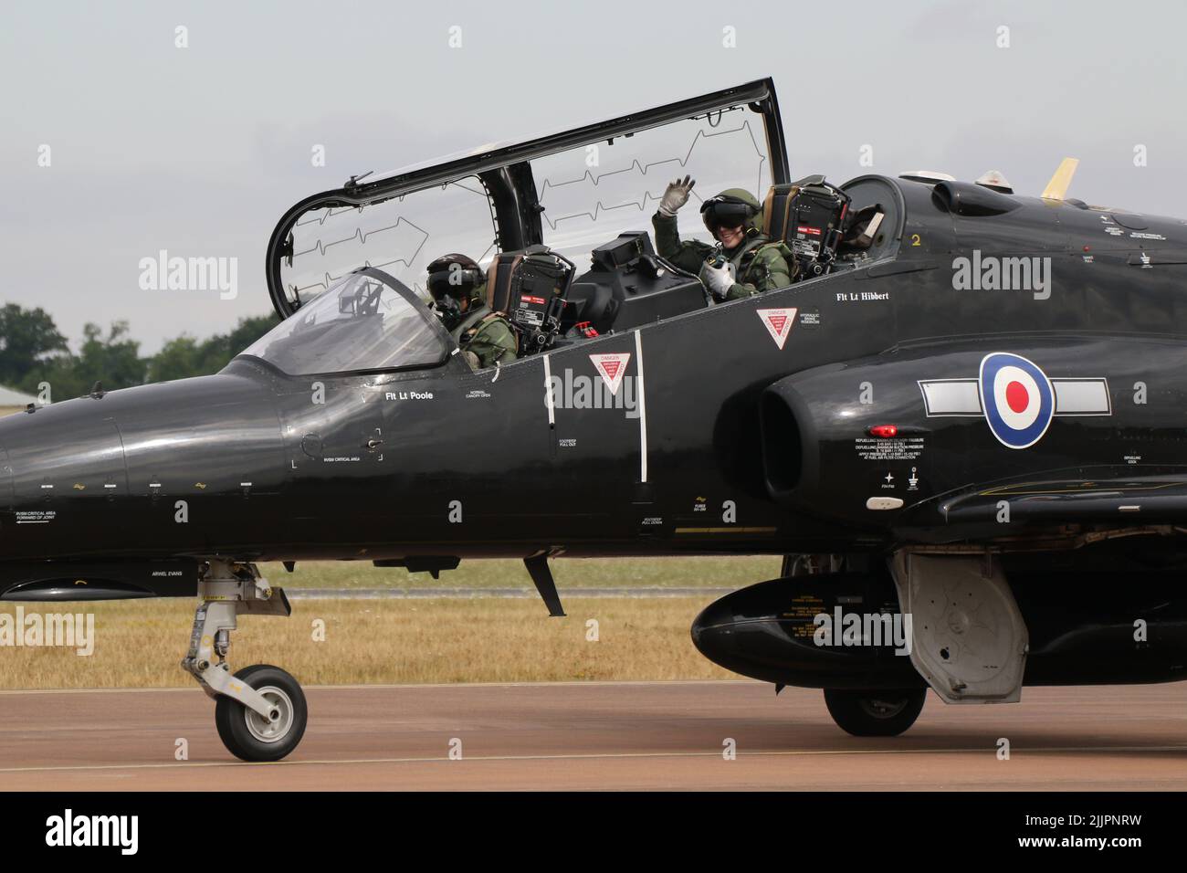 ZK028, eine BAE Systems Hawk T2, die von 25 Squadron, Royal Air Force, betrieben wird und in RAF Fairford in Gloucestershire, England, ankommt, um an der Royal International Air Tattoo (RIAT) 2022 teilzunehmen. Stockfoto