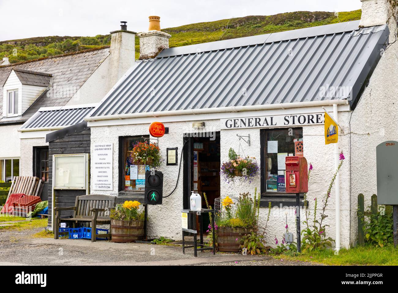 Glendale General Geschäfte und Postgebäude, in diesem gemeinschaftseigenen Anwesen von Glendale an der Westküste von Isle of Skye, Schottland, Großbritannien Stockfoto