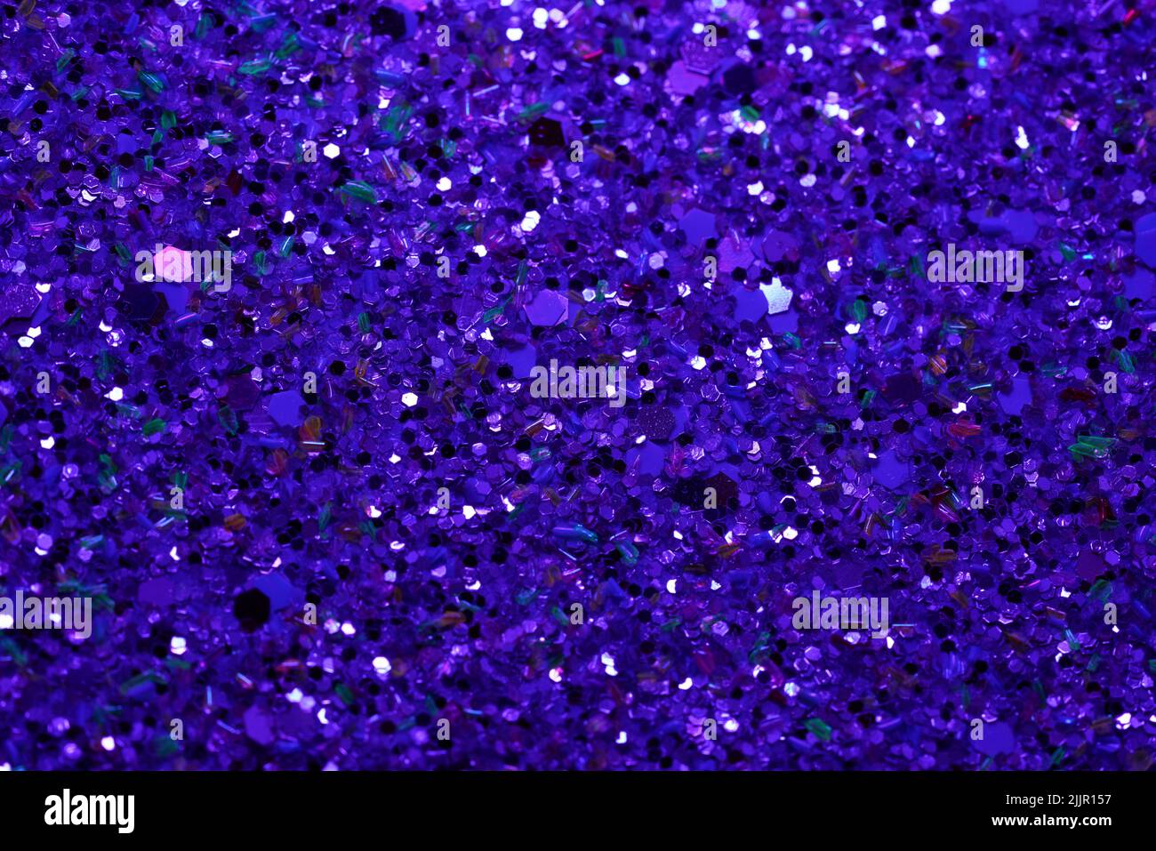 Eine Nahaufnahme der violetten Glitzer-Textur für Hintergründe Stockfoto