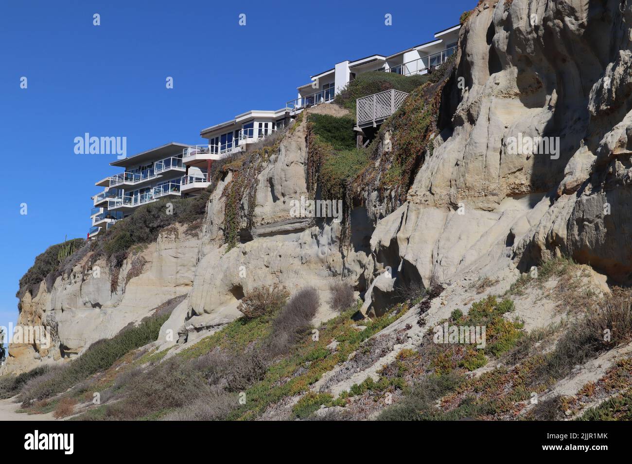 Ein Blick im Freien auf Luxushäuser an den Klippen am Meer in San Clemente, Kalifornien, USA Stockfoto