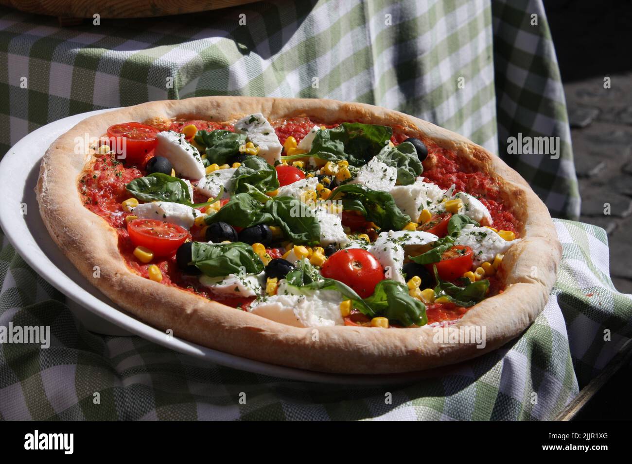 Eine Nahaufnahme einer appetitlich leckeren Pizza Stockfoto