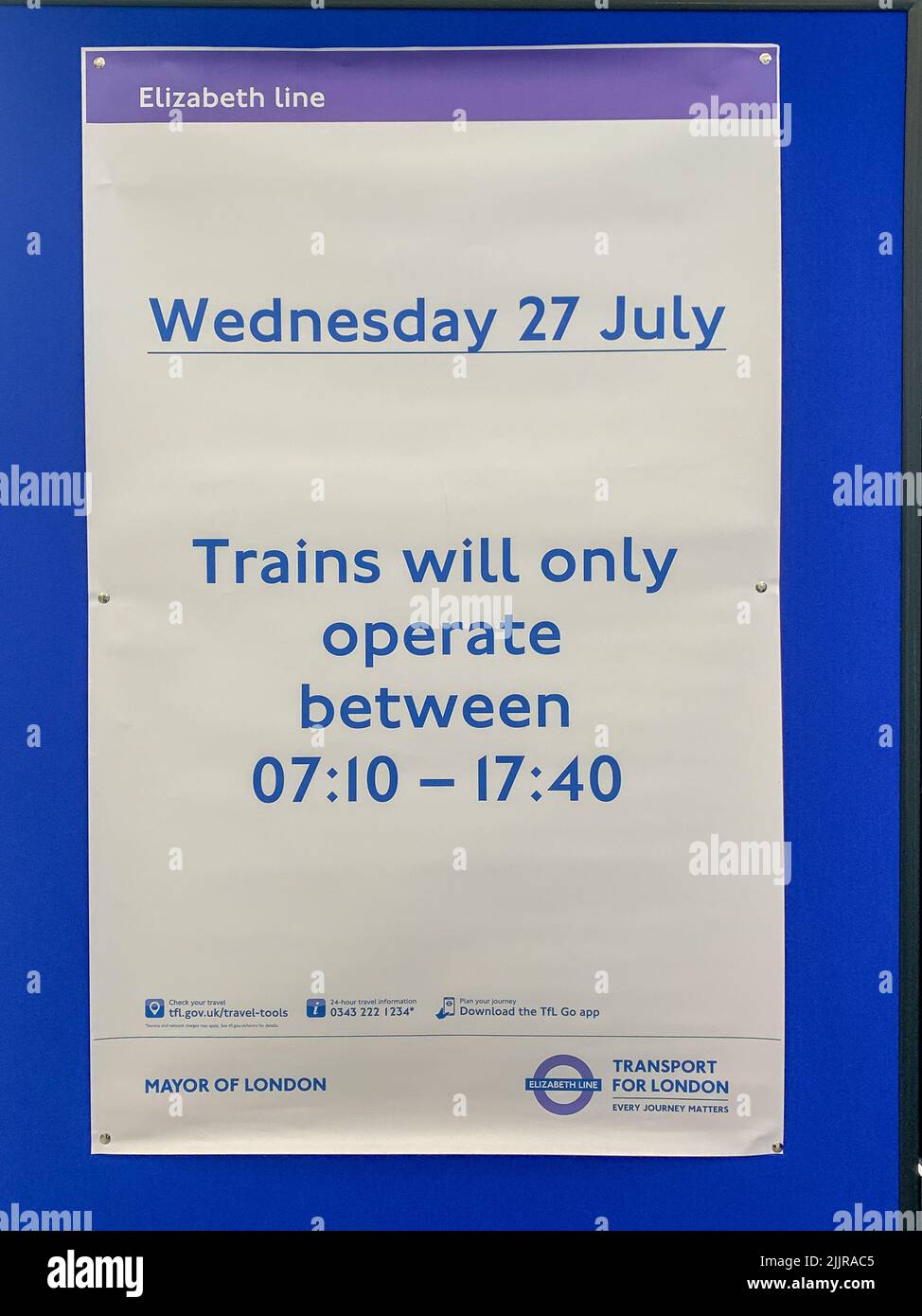 Burnham, Slough, berkshire, Großbritannien. 26.. Juli 2022. Schilder am Bahnhof Burnham informieren die Passagiere über einen weiteren bevorstehenden Eisenbahnstreik. Weitere nationale Eisenbahnstreiks sind für den 27.. Juli 2022 und den 13.. August 2022 geplant. Quelle: Maureen McLean/Alamy Stockfoto