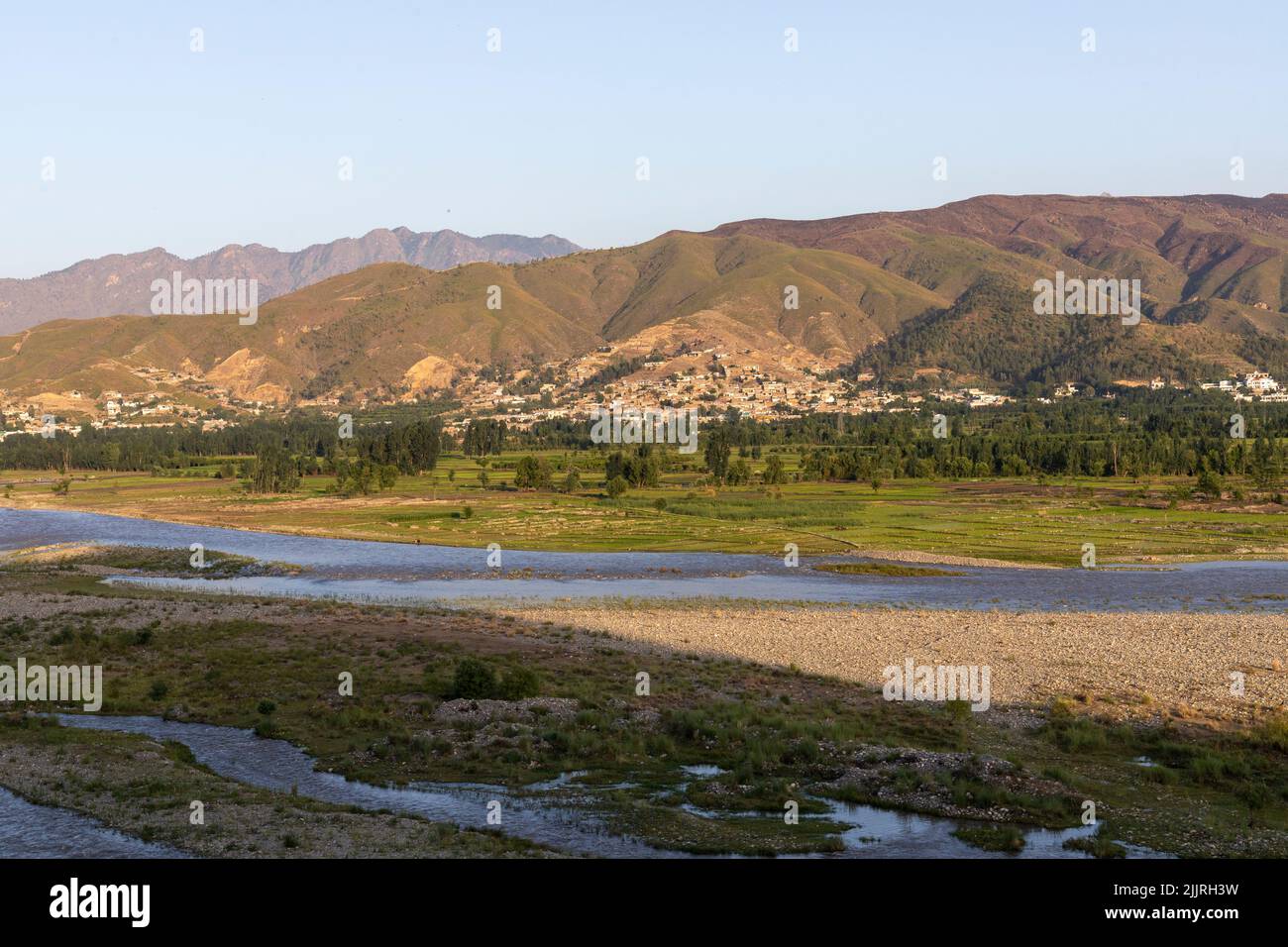 Vom Hügel aus hat man eine wunderbare Aussicht auf das Swat Valley Stockfoto