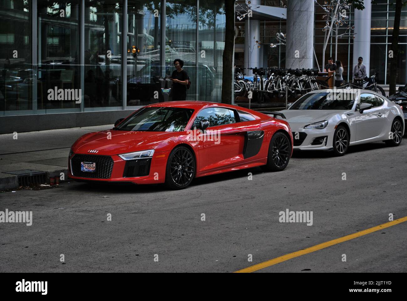 Ein luxuriöser roter Audi R8, der auf der Straße von Vancouver, Kanada, geparkt ist Stockfoto