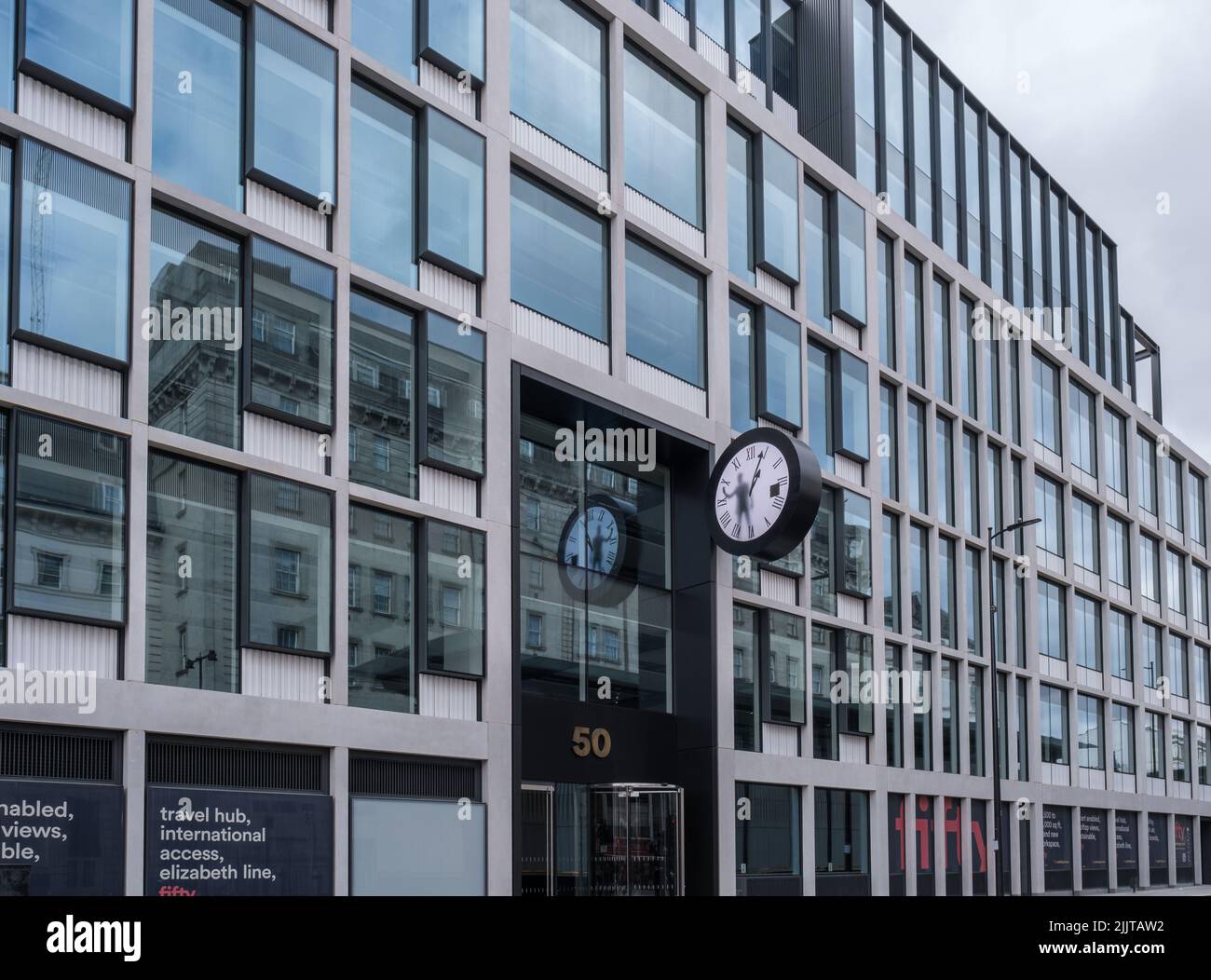 50 Eastbourne Terrace, neues Geschäftsgebäude mit gemischter Nutzung gegenüber der Paddington Station, London, Großbritannien. Stockfoto