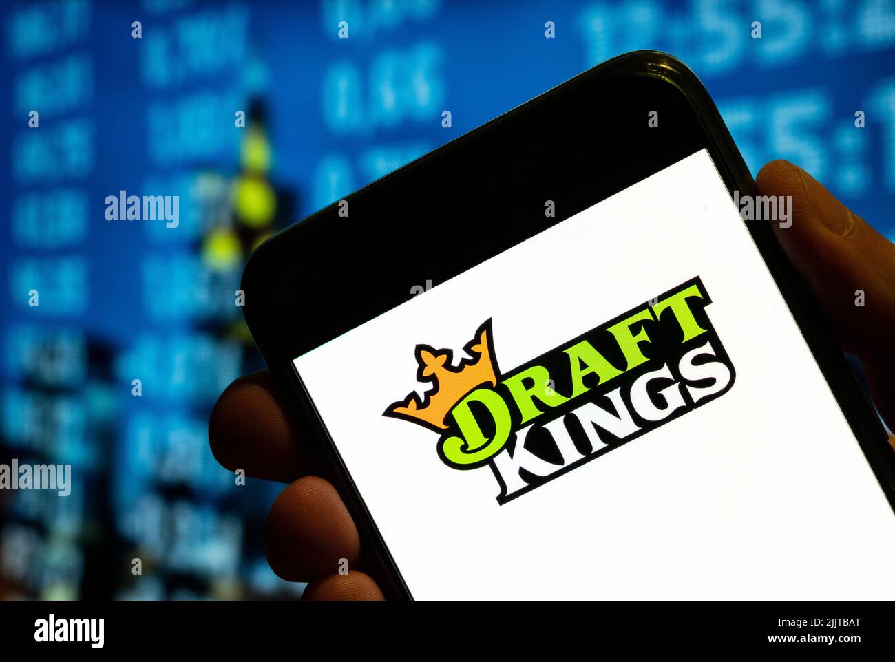 China. 25.. Juli 2022. In dieser Abbildung wird das Logo des amerikanischen täglichen Fantasy-Sportwettbewerbs und Sportwettenunternehmens DraftKings auf einem Smartphone-Bildschirm angezeigt. (Bild: © Budrul Chukrut/SOPA Images via ZUMA Press Wire) Stockfoto