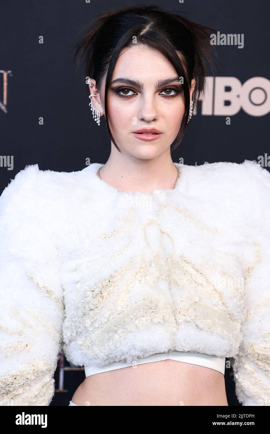 LOS ANGELES, KALIFORNIEN, USA - 27. JULI: Die englische Schauspielerin Emily Carey Wearing Givenchy kommt bei der Weltpremiere von HBO's Original Drama Series 'House of the Dragon' Saison 1 an, die am 27. Juli 2022 im Academy Museum of Motion Pictures in Los Angeles, Kalifornien, USA, stattfand. (Foto von Xavier Collin/Image Press Agency) Stockfoto