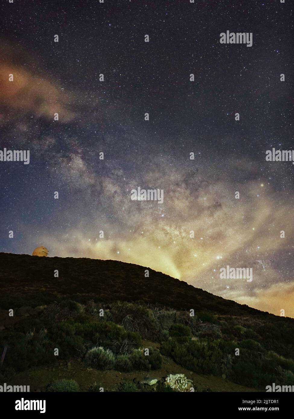 Sternenhimmel über dem feld -Fotos und -Bildmaterial in hoher Auflösung –  Alamy