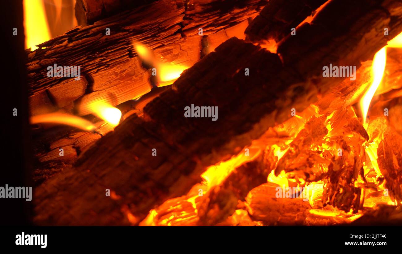 Abstrakter Hintergrund brennender Kohlen Stockfoto