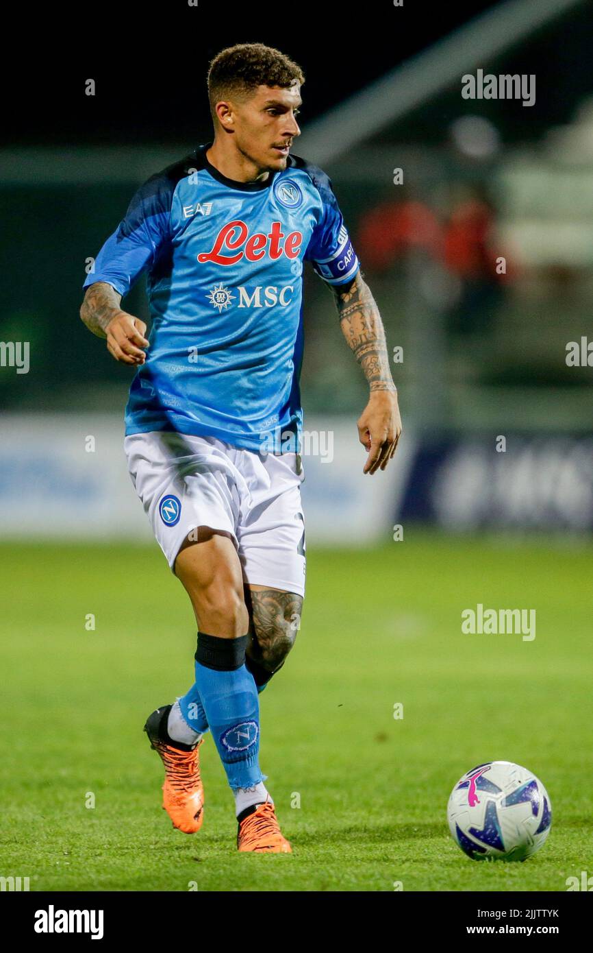 SSC Napoli's italienischer Verteidiger Giovanni Di Lorenzo kontrolliert