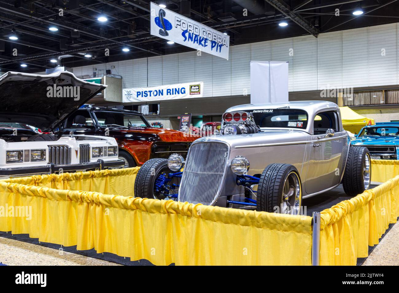 Ein graues Oldtimer, das auf der World of Wheels Exhibit in Winnipeg, Kanada, ausgestellt wird Stockfoto