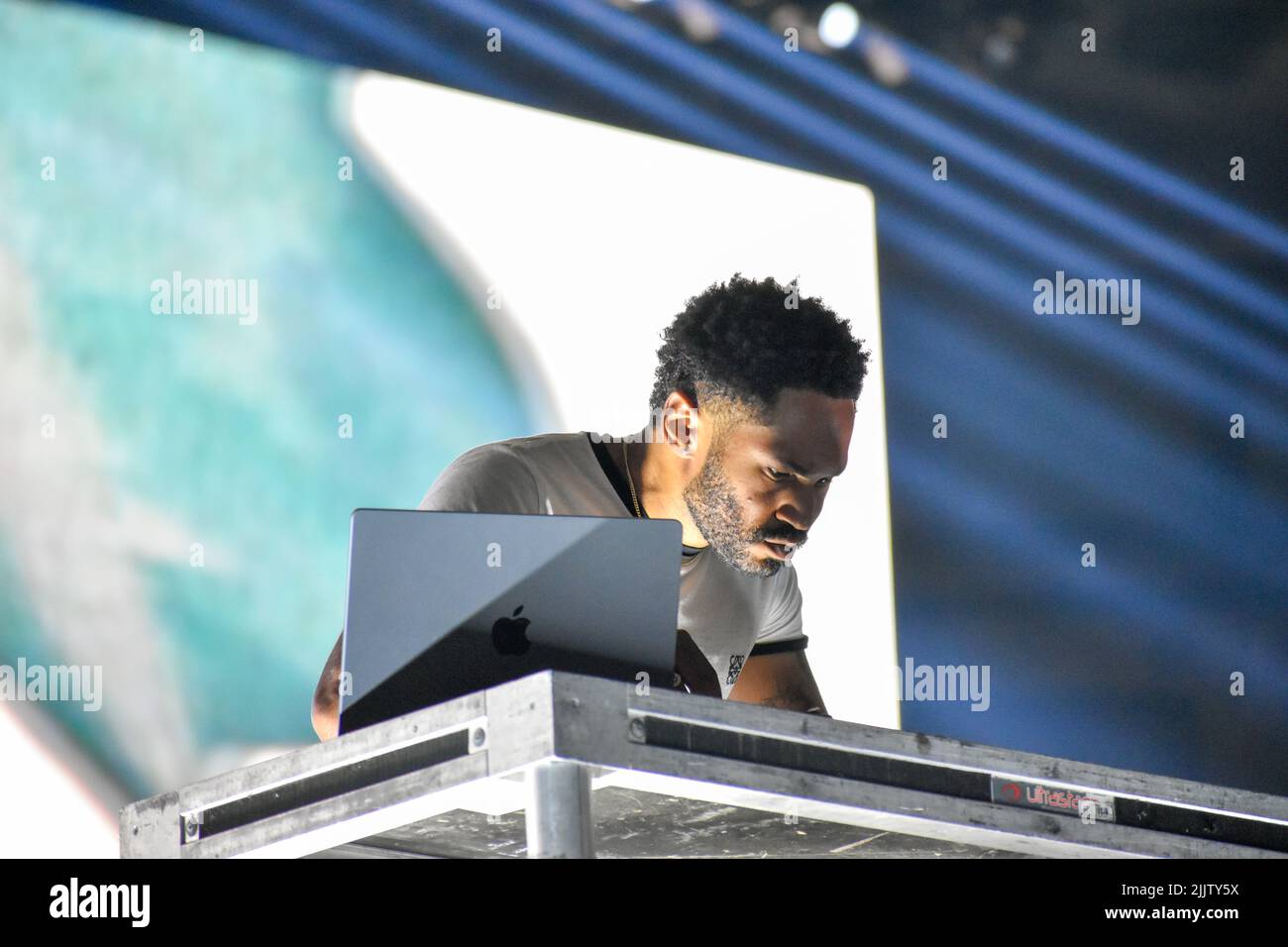 Detroit, USA. 27.. Juli 2022. Kaytranada tritt am 27. Juli 2022 zur Unterstützung der After Hours Til Dawn Tour der Weeknd im Ford Field auf. (Foto von Andrew Roth/Sipa USA) Quelle: SIPA USA/Alamy Live News Stockfoto