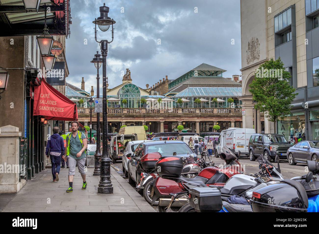 LONDON, GROSSBRITANNIEN - 22. MAI 2014: Dies ist das Gebäude des Covent Garden Market an der Seite der Russell Street Stockfoto