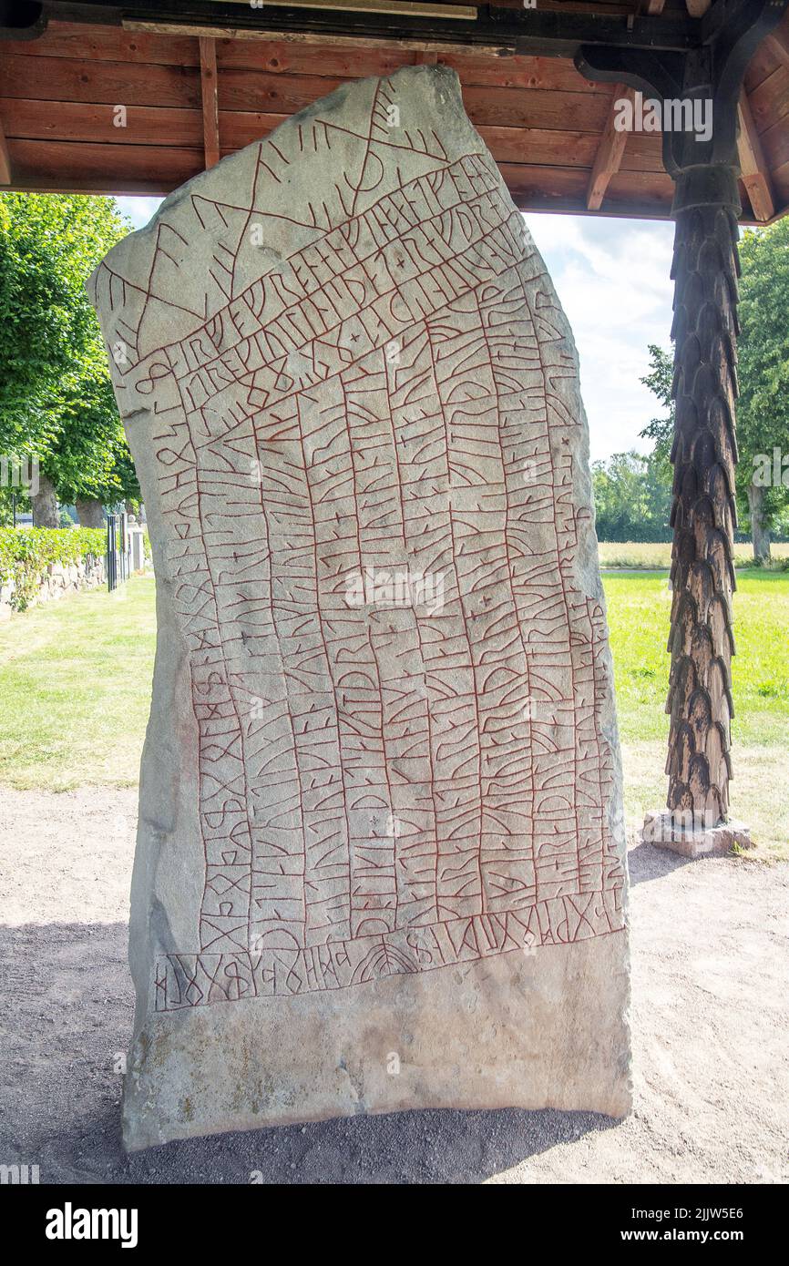 Runenstein in Schweden, dem berühmten Roek Stein, Röksten, im Rok in der Nähe von Vadstena Stockfoto
