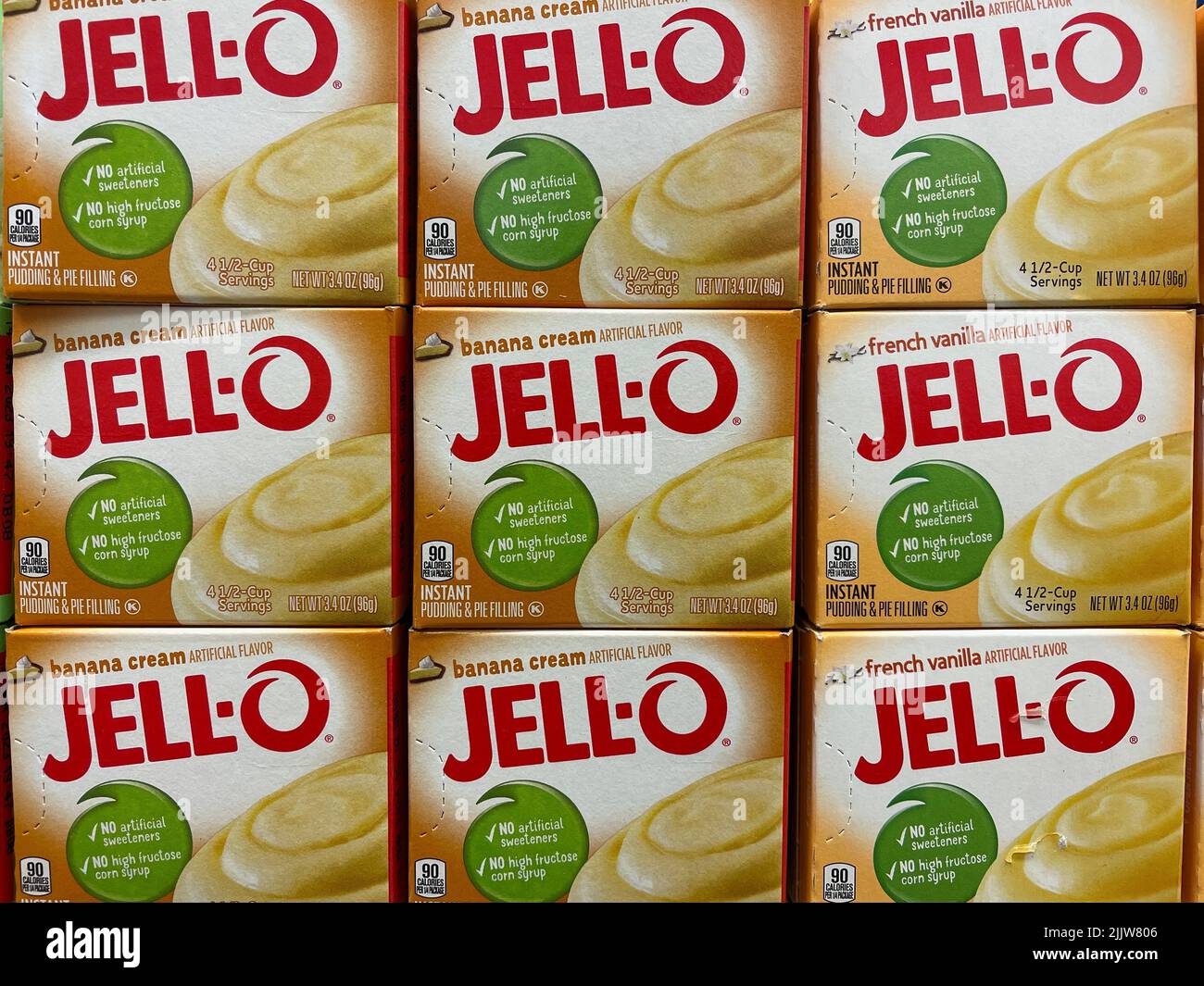 Grovetown, GA USA - 05 04 22: Einzelhandelsgeschäft Jello in einer Schachtel Bananencreme Stockfoto