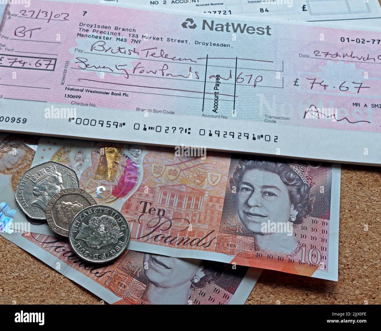 NatWest Schecks, Einzahlungen in Scheine, Bankgeschichte - englische Sterling-Scheine und Bargeld Stockfoto