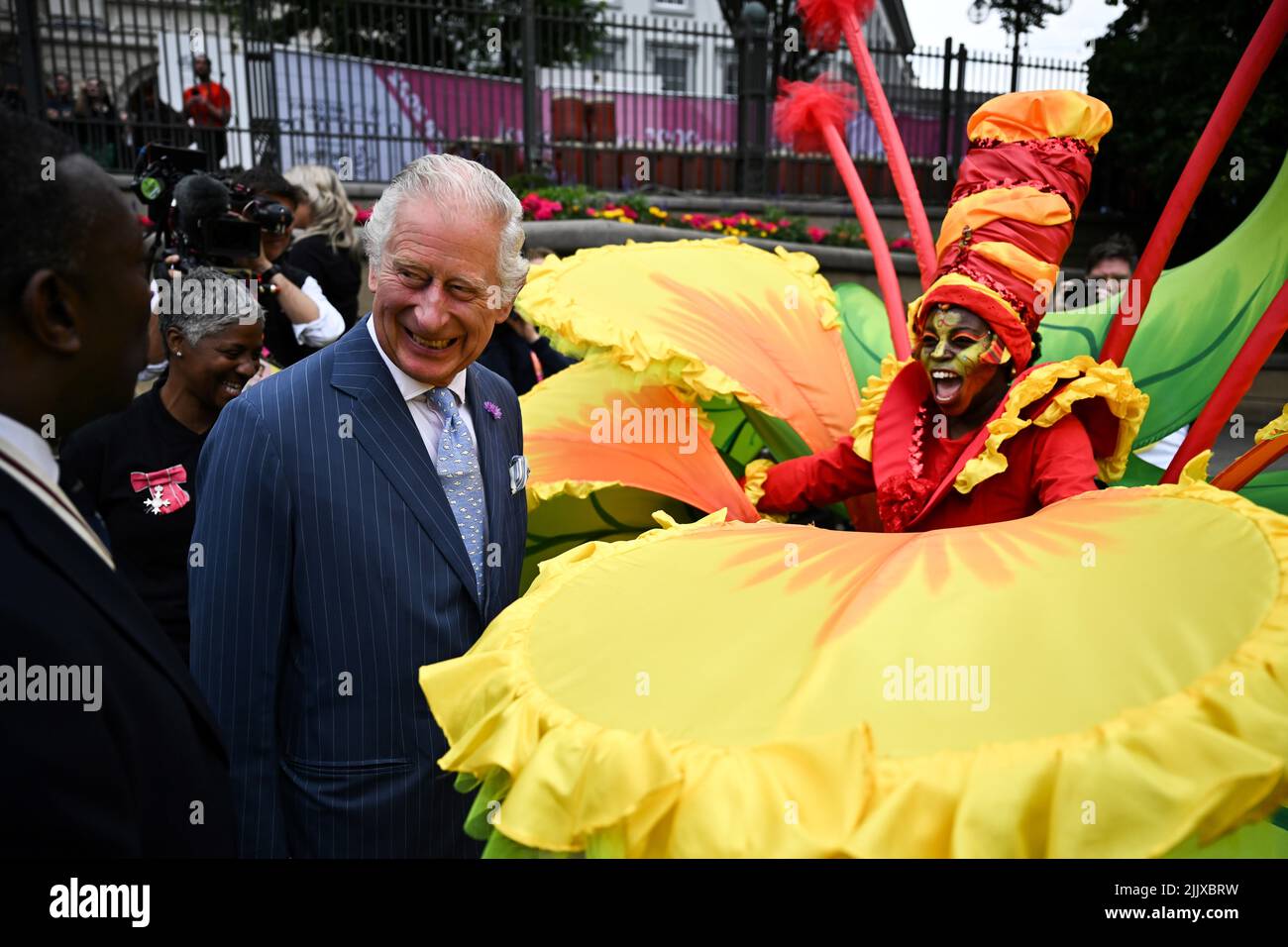 Der Prinz von Wales bei einem Besuch des Festivalplatzes am Victoria Square vor der Eröffnung der Commonwealth Games 2022 in Birmingham. Bilddatum: Donnerstag, 28. Juli 2022. Stockfoto