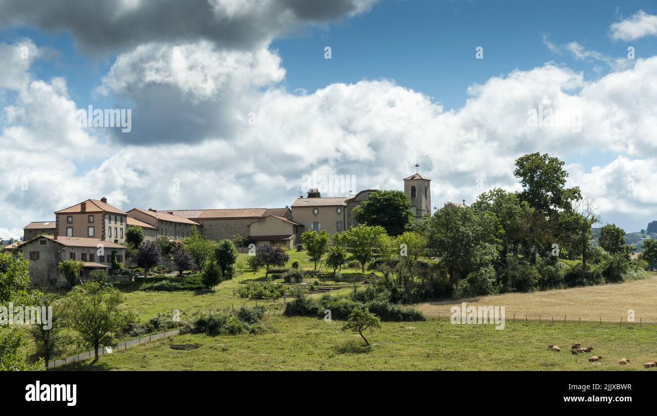 La chapelle sur usson Fotos und Bildmaterial in hoher Auflösung Alamy